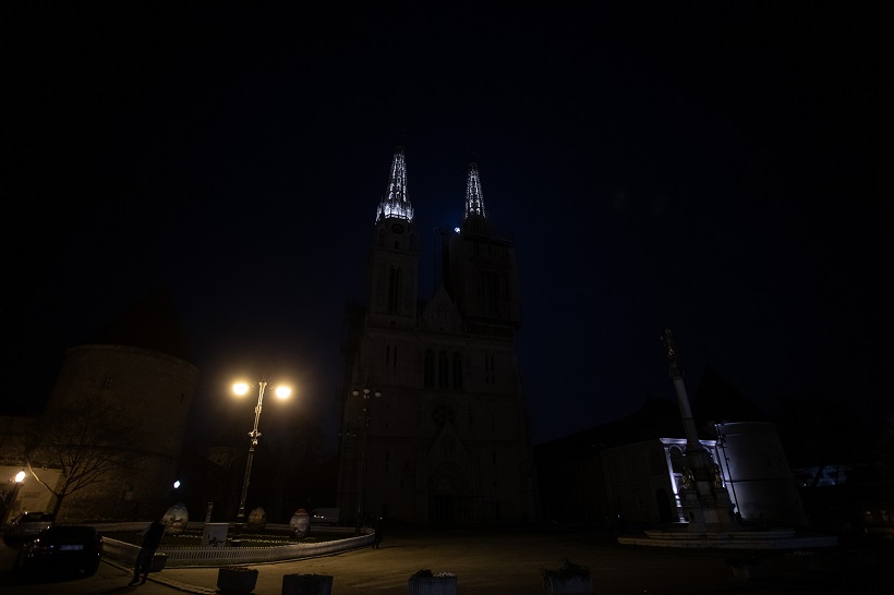 Zagrebačka katedrala ugasila svijetla povodom Sata za planet Zemlju