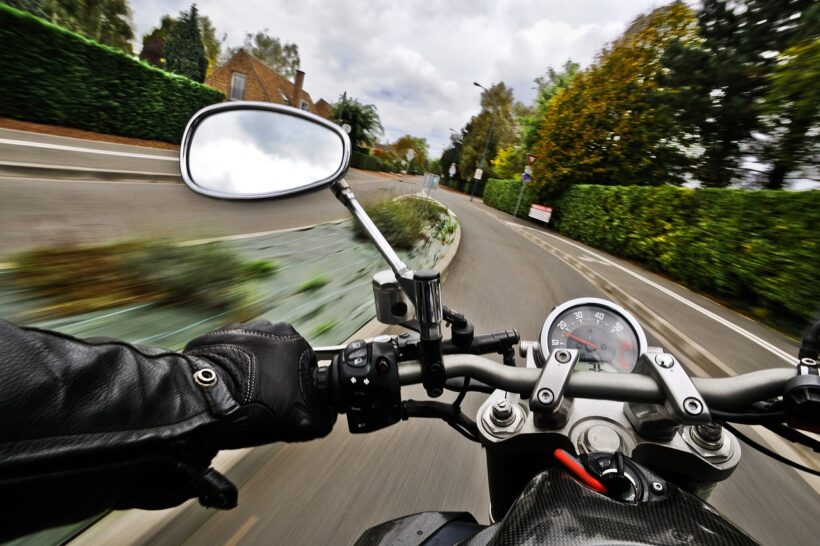 Mladi motociklist nije se dobro proveo – kažnjen s 31.000 kuna i zabranom vožnje