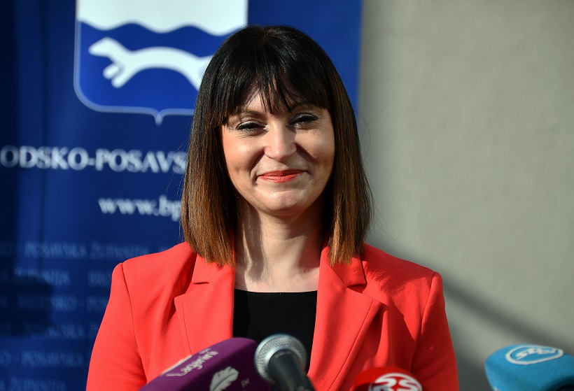 Slavonski Brod: Ministrica Tramišak uručila ugovore jedinicama lokalne samouprave