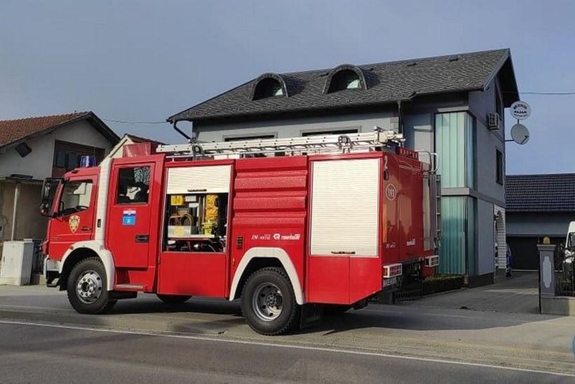 Vatrogasci zaustavili opasni požar u obiteljskoj kući