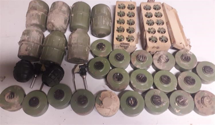 Dvije osobe predale devet bombi, 20 protupješadijskih mina i 253 komada streljiva