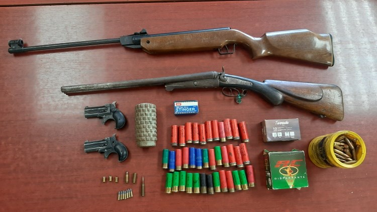 Kod 49-godišnjaka pronašli više pušaka, pištolja te čak 386 komada raznog streljiva