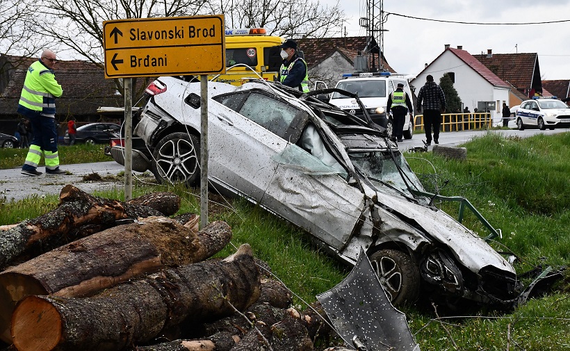 U prometnoj nesreći poginuo vozač Mercedesa
