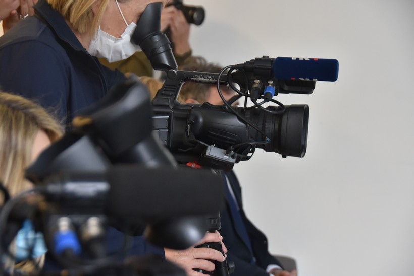 “Gromoglasnom tišinom” upozorili na sve lošiji položaj novinara