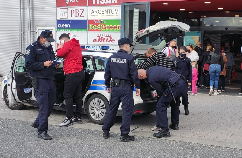 Zagreb: Policija privela dvije osobe kod Konzuma na Črnomercu