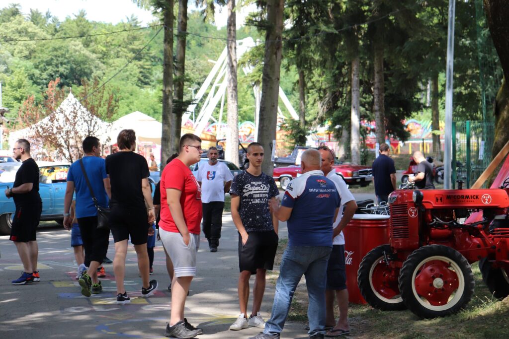 205588171_561772428315559_5454736449766215629_n