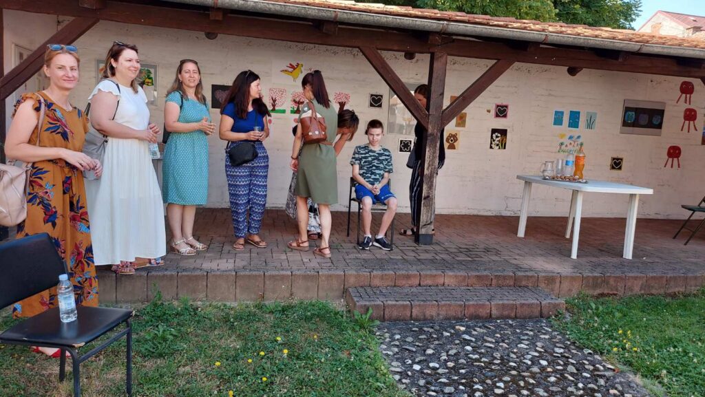 IMG-8f37cf85d69586d41a201f21c3dc565d-V