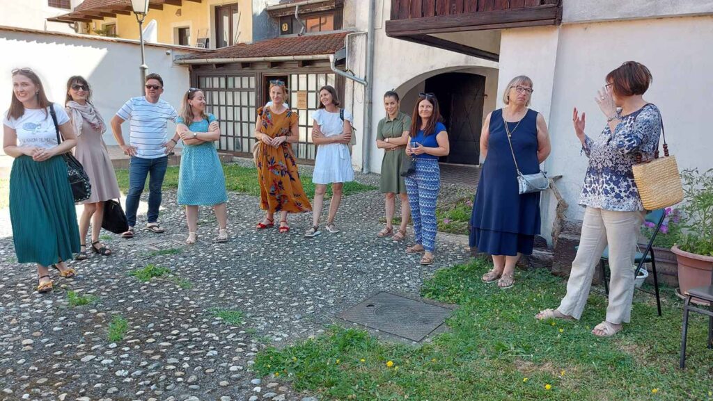 IMG-feb0e2620d7a57aa25d6d5357fb44955-V