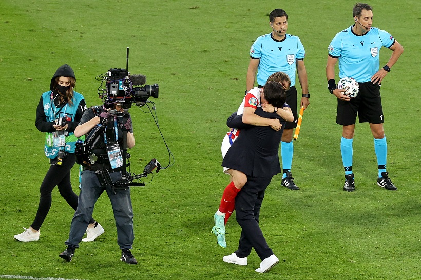Glasgow: Luka Modrić i Zlatko Dalić u zagrljaju nakon plasmana u osminu finala Eura