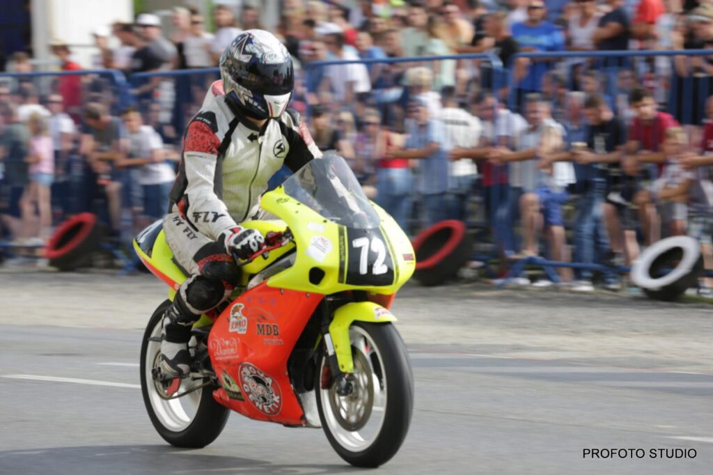 moto83