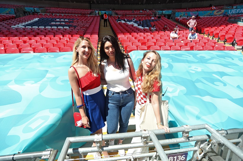 Navijači na stadionu Wembley uoči početka susreta između Engleske i Hrvatske