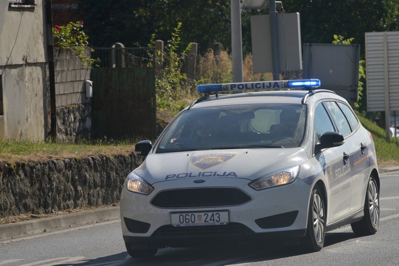 Policija traga za vozačem koji je skrivio prometnu kod Svetog Ivana Žabna