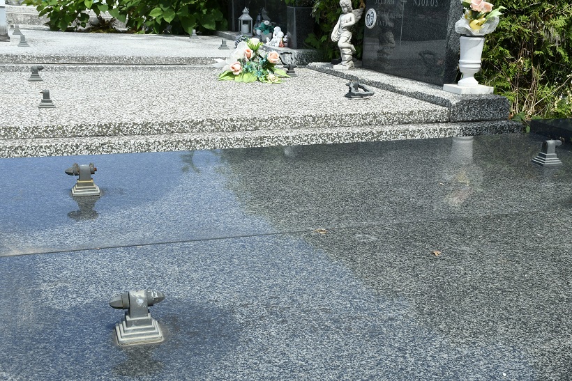 Sisak: Na groblju u Sisku meta kradljivaca su ručke s grobnih ploča