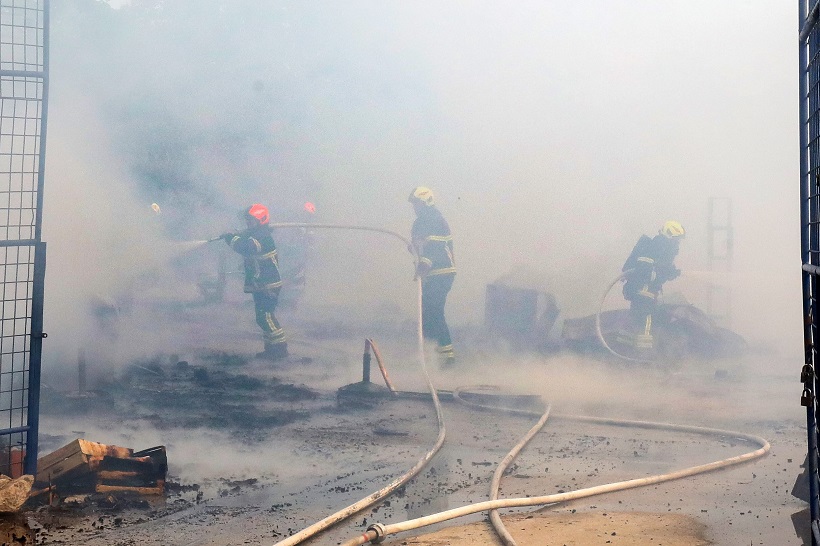 Požar u napuštenom skladištu paleta, nitko nije stradao