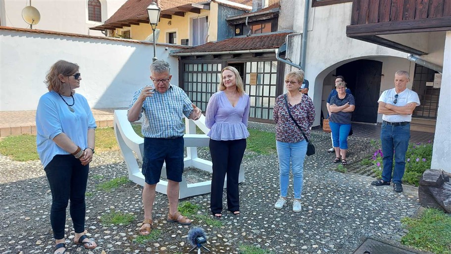 IMG-4c93ccfe1b962a7bd68b412bf3e469e3-V