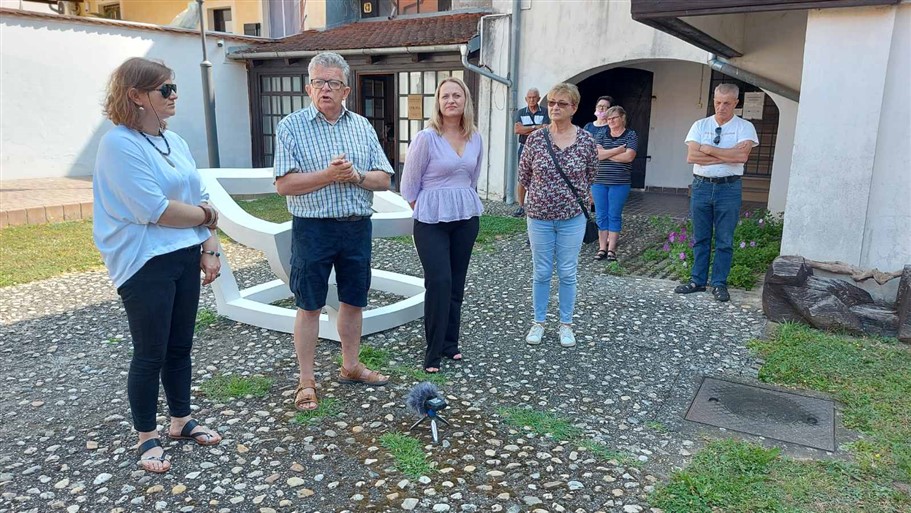 IMG-781a2521ec31d57b8f361f36d40f5b5e-V