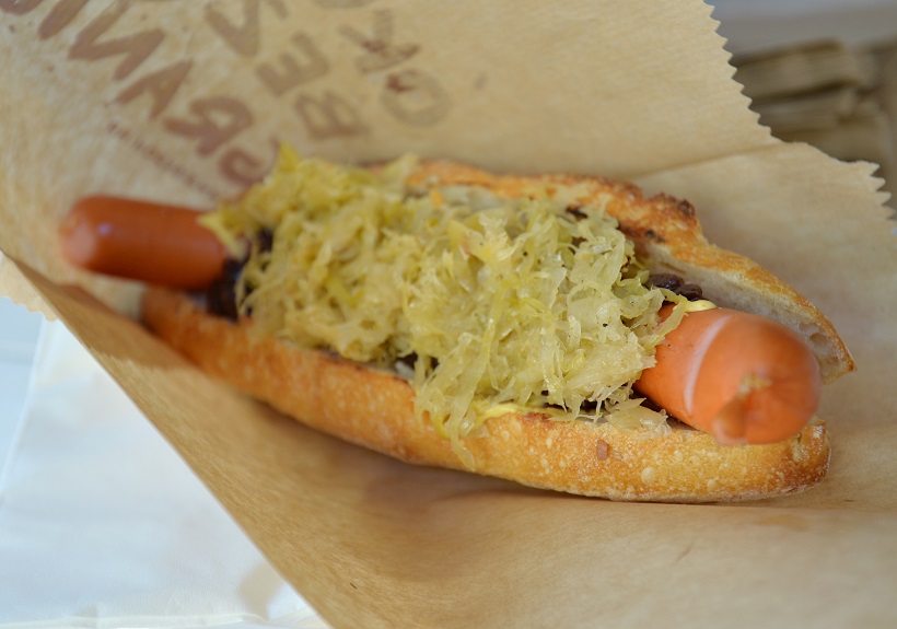 Isključen iz natjecanja u jedenju hotdoga jer promiče biljno meso