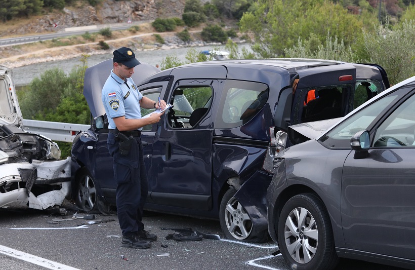 Sudar tri vozila na magristrali kod Grebaštice, ozlijeđeni prevezeni u bolnicu