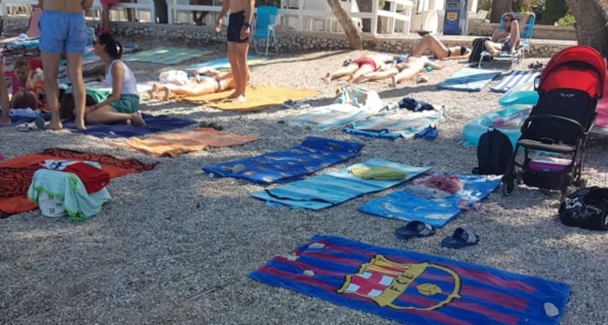 Rat s ručnicima na plaži, građani bijesni: S bebom dođem rano ujutro, a sve je već zauzeto