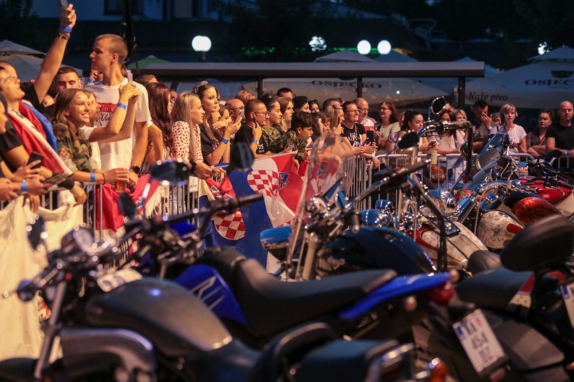 U organizaciji Grada Našica održan koncert Marka Perkovića Thompsona