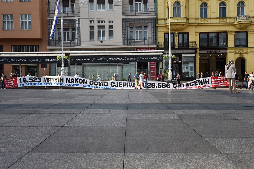 Natpis protiv cijepljenja u centru Zagreba