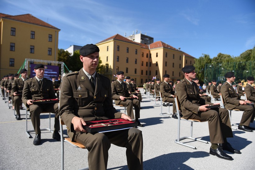 Kadeti 14. i 15. naraštaja primili prvi časnički čin