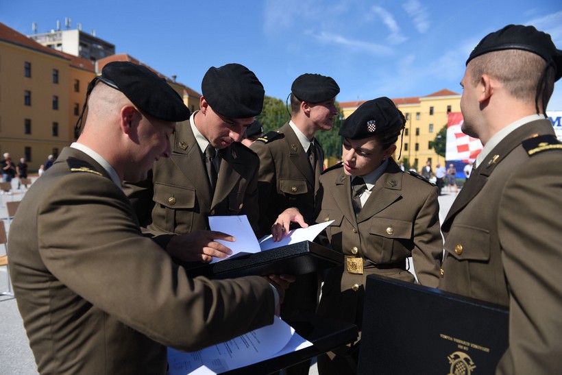 Kadeti 14. i 15. naraštaja primili prvi časnički čin