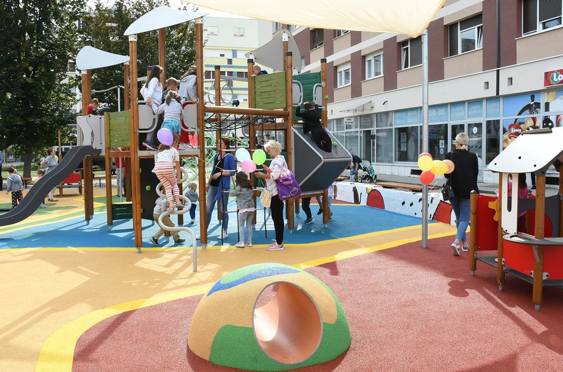 Sisak: Otvoreno je novouređeno Dječje igralište "Majmunjak"
