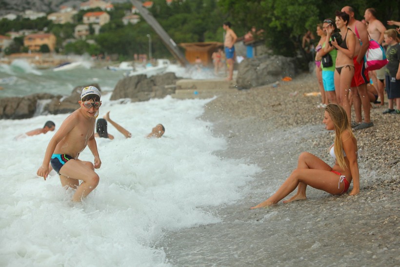 Zabranjeno kupanje zbog onečišćenja na dijelu plaže Klenovica