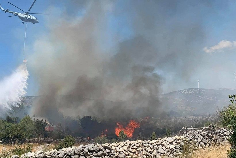 Požar u Segetu Gornjem još nije lokaliziran; očekuje se dolazak premijera Plenkovića