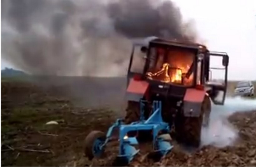 traktor požar vatra