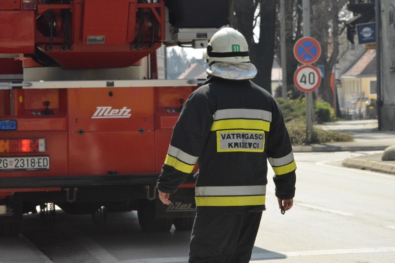 Zapalio se automobil u vožnji kod Križevaca; šteta 14.000 kuna
