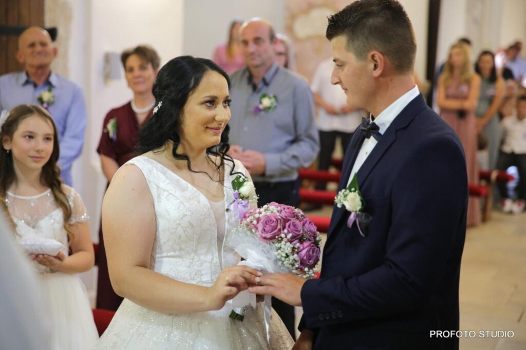 240437419_975679186560336_8526842682932344515_n