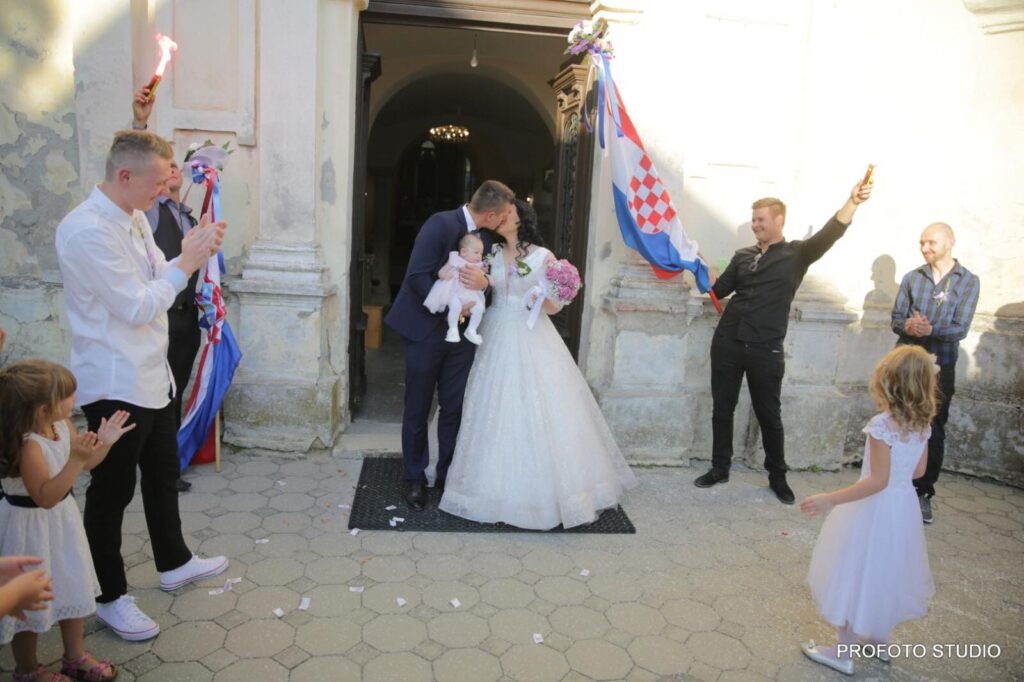 240604691_1741529596046118_4911944418190804049_n