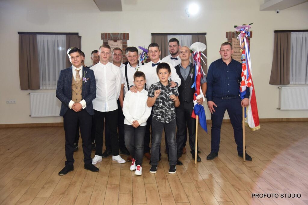 240657250_383668173328415_4049482319097522336_n