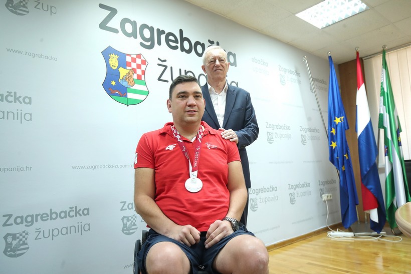 Župan Kožić nagradio srebrnog paraolimpijca Velimira Šandora