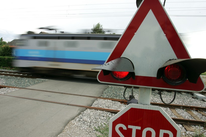 Automobilom križevačkih oznaka u Zagrebu prešao preko pruge na crveno