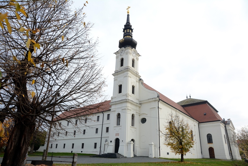 Vukovar Franjevacki Samostan I Crkva Sv. Filipa I Jakova