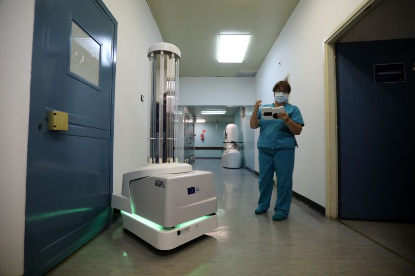 Prvi robot za dezinfekciju bolničkih prostora u riječkome KBC-u