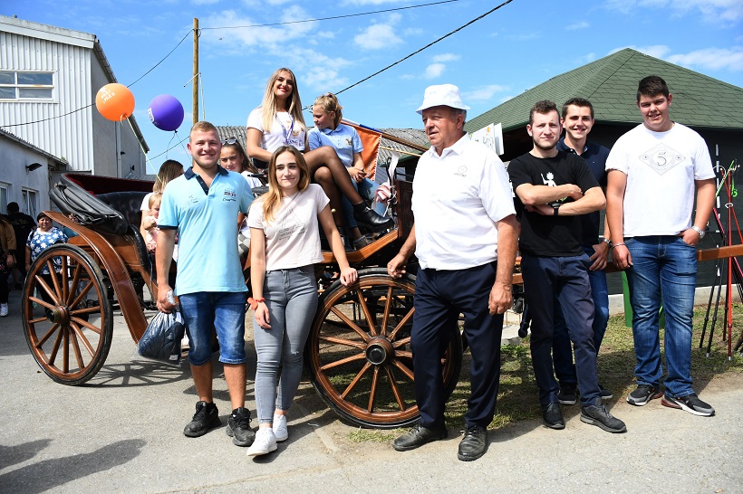 Bjelovar: Svadbena kočija s ABS kočnicama atrakcija je sajma u Gudovcu