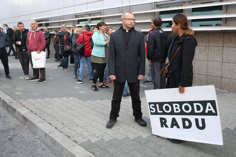 Prosvjed Na Rebru Zbog Uvođenja Covid Potvrda