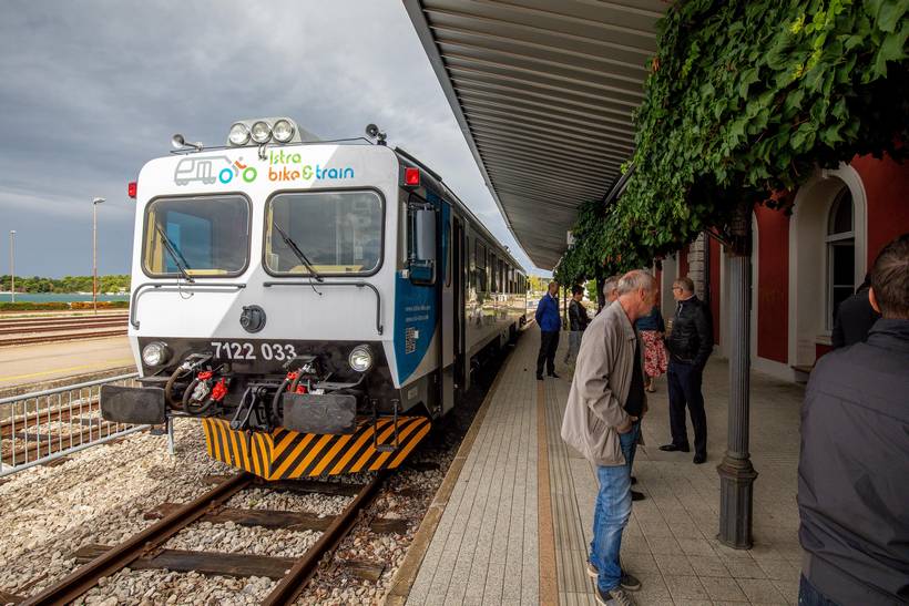 Pula: Na željeničkom Kolodvoru Predstavljen Je Vlak Za Prijevoz Putnika S Biciklima