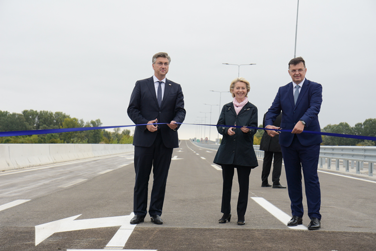 Novi granični prijelaz u Svilaju prvog dana prešlo 700 putnika