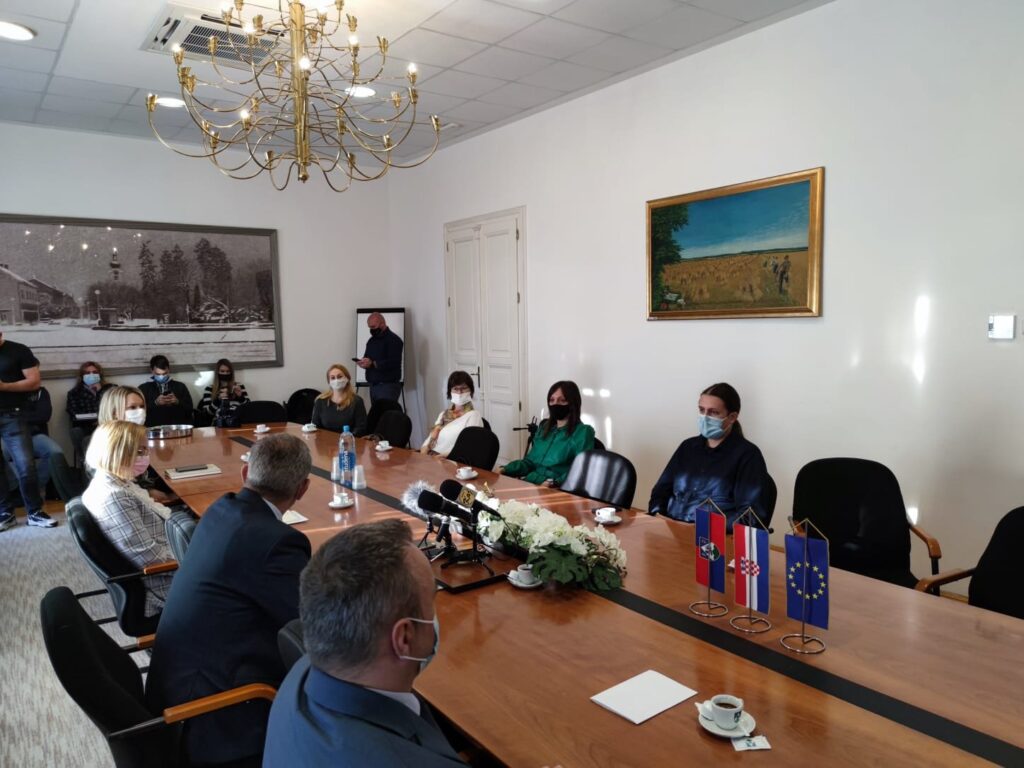 img-20211019-wa00115227041672126645021