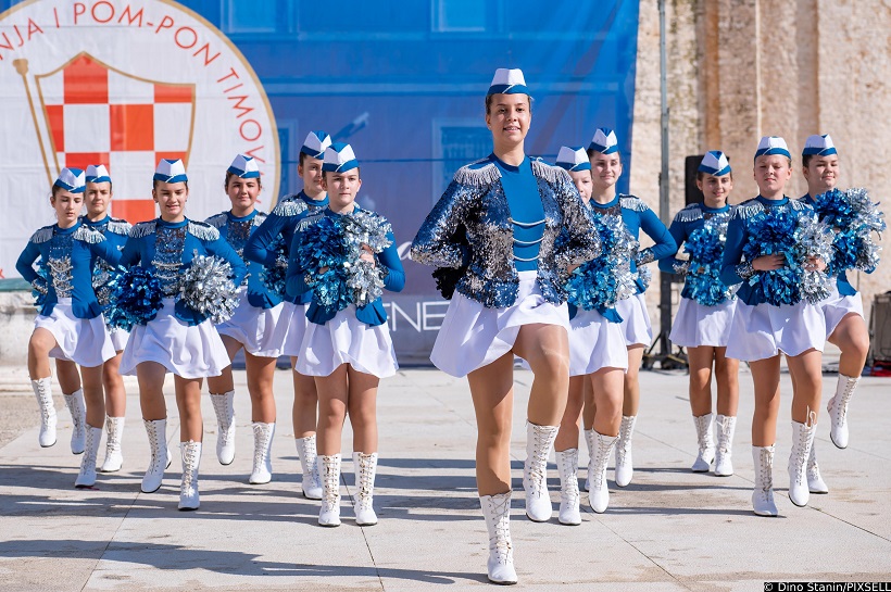 Više od 900 mažoretkinja prodefiliralo zadarskim Forumom
