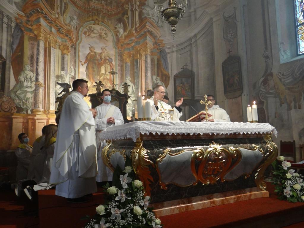 Biskup Bože Radoš posvetio novi oltar u župi Kuzminec