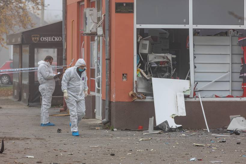 Aktivirao eksploziv i provalio u bankomat; policija istražuje slučaj