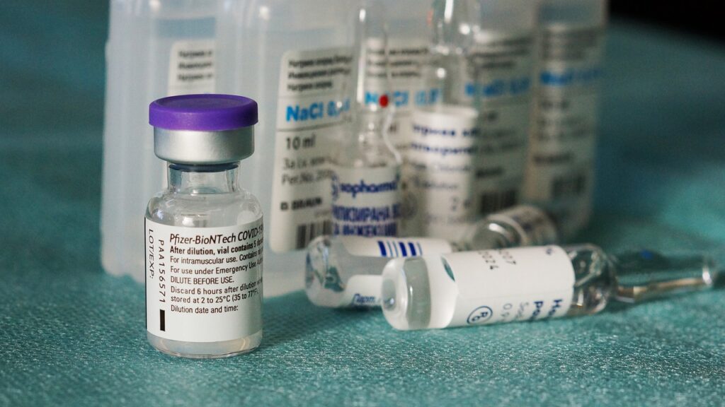 Pfizerovo covid cjepivo 100% učinkovito u adolescenata 4 mjeseca nakon druge doze