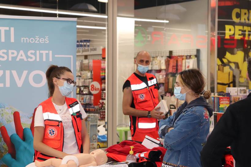 crveni križ supernova (10)