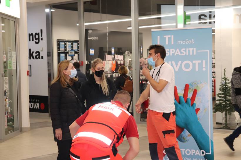 crveni križ supernova (15)